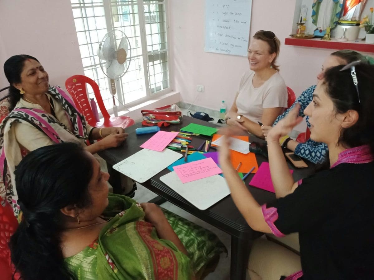 Volunteer Jane doing an interactive sessions with the Women_s