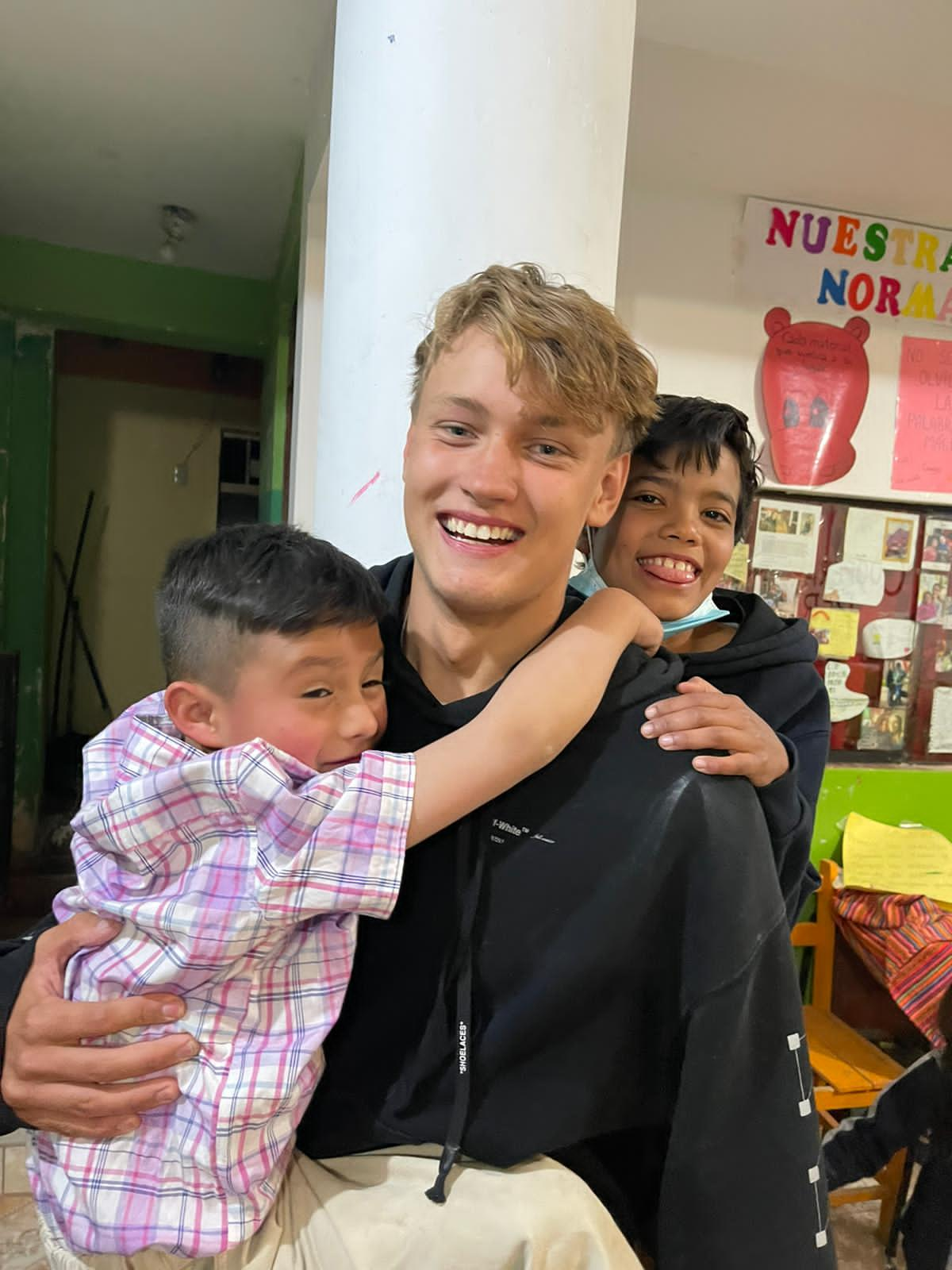 Volunteer teaching in Peru